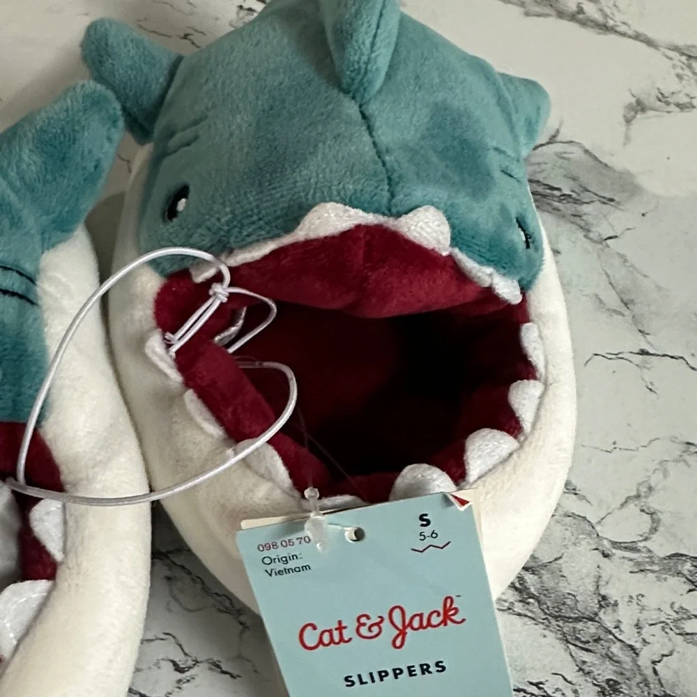 Cat & Jack Toddler Bruce Shark Loafer Slippers Size S(5/6)